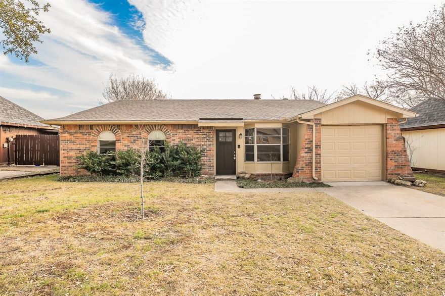 UPDARWS COMPLETED JAN 2026 !!!!! New Photos this week  GREAT LOCATION! YOU'LL LOVE THIS 1-STORY HOME THAT IS PERFECT FOR A 1ST TIME HOME BUYER OR INVESTOR*NICE LAYOUT WHICH INCLUDES A LARGE LIVING ROOM WITH A WOOD BURNING FIREPLACE, FORMAL DINING ROOM, GAME ROOM, 3 BEDROOMS, 2 BATHROOMS, & THE PROPERTY BACKS TO THE 12TH HOLE OF IRON HORSE GOLF COURSE*INCLUDES A SMALL SHED IN THE BACK