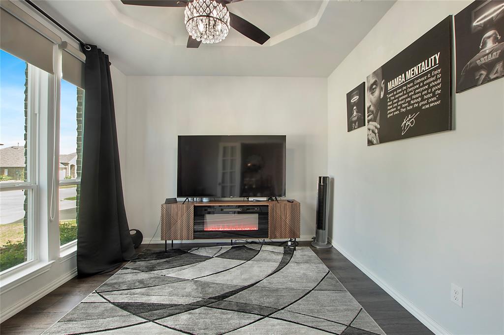 1121 Red Hawk Lane