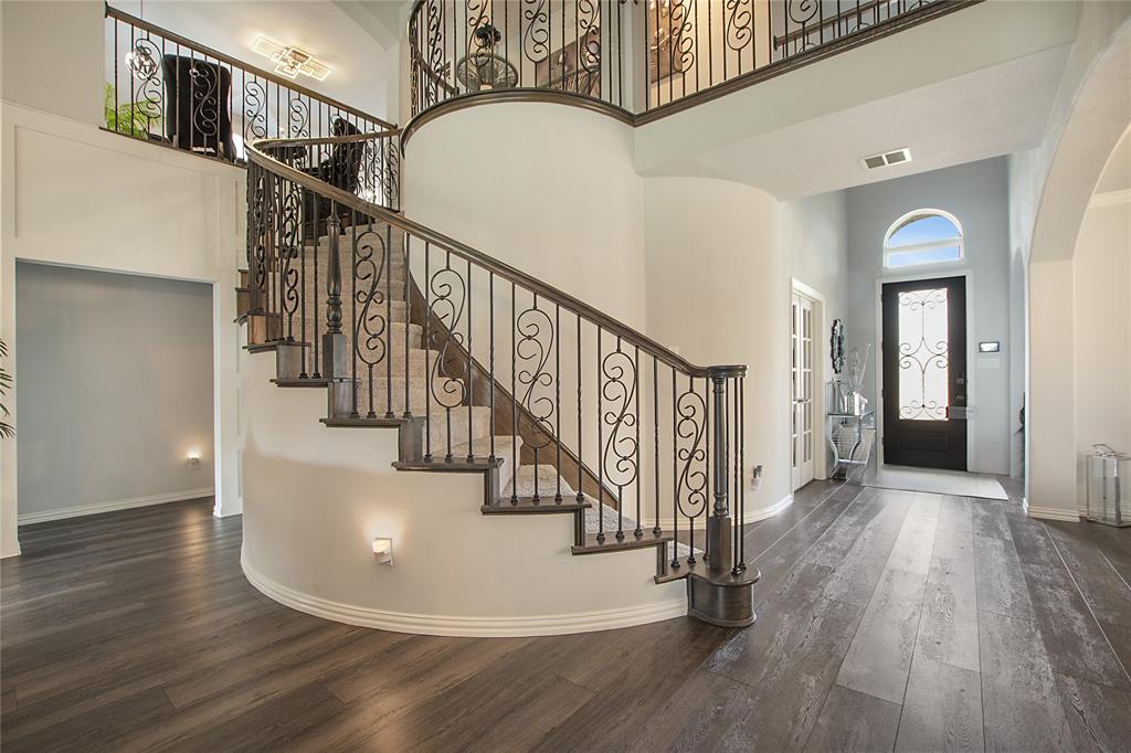 1121 Red Hawk Lane