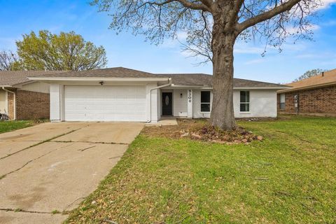 Photo of 5306 Tamarack Court, Arlington, TX 76018 (MLS # 21214195)