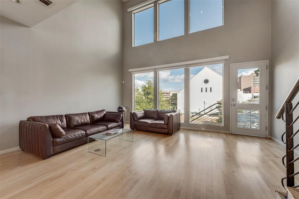 959 W Bluff Street 105