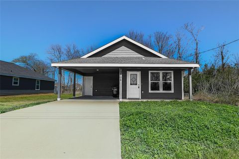 Photo of 3206 Bourland Street, Greenville, TX 75401 (MLS # 20970571)