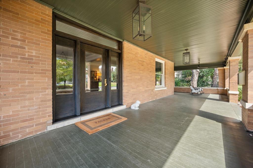 1112 Elizabeth Boulevard