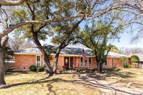 Tiny photo for 1410 Woodbine Street, Arlington, TX 76012 (MLS # 21197546)