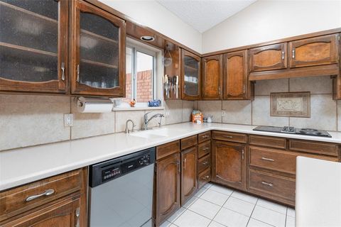 Tiny photo for 1410 Woodbine Street, Arlington, TX 76012 (MLS # 21197546)