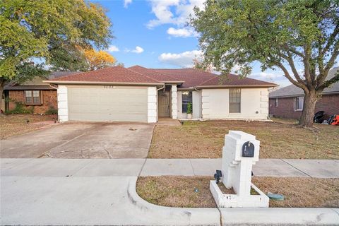 8236 Lara Lane Watauga TX 76148