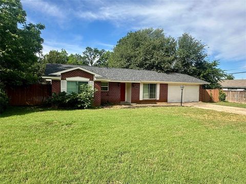 1602 England Road Arlington TX 76013