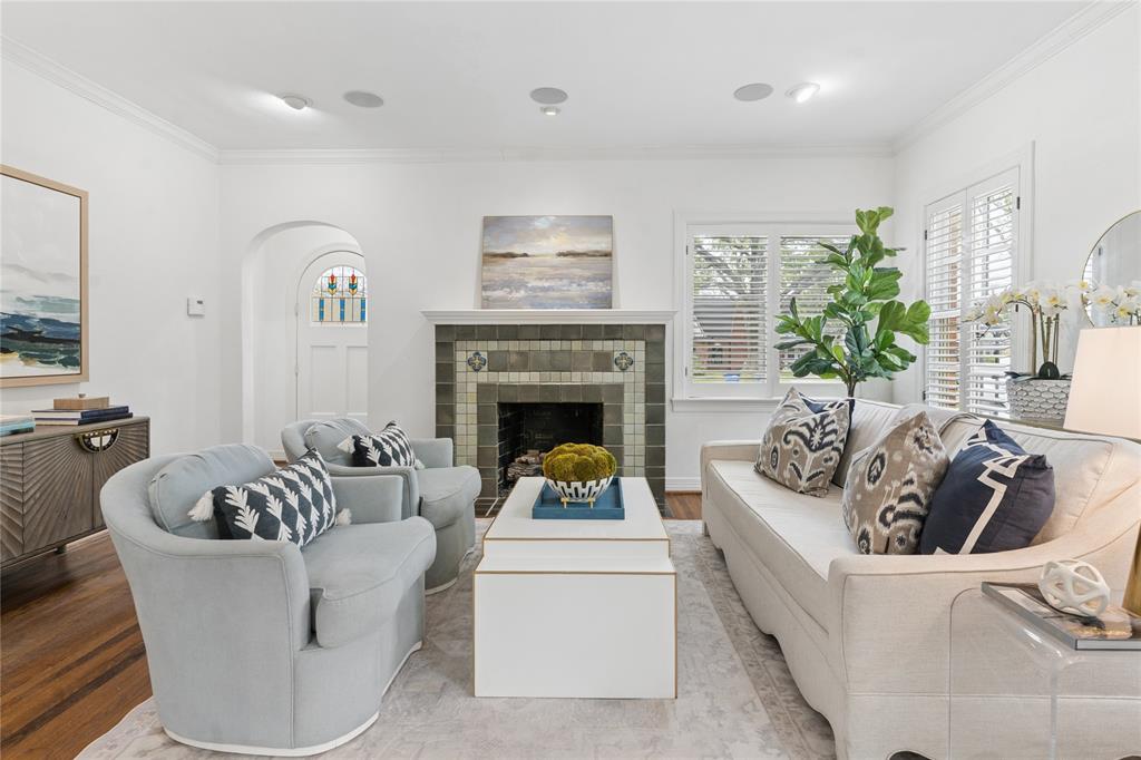 6417 Lakeshore Drive