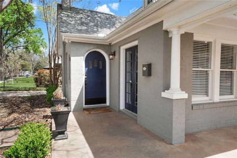 Tiny photo for 930 N Clinton Avenue, Dallas, TX 75208 (MLS # 21006692)