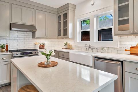 Tiny photo for 930 N Clinton Avenue, Dallas, TX 75208 (MLS # 21006692)