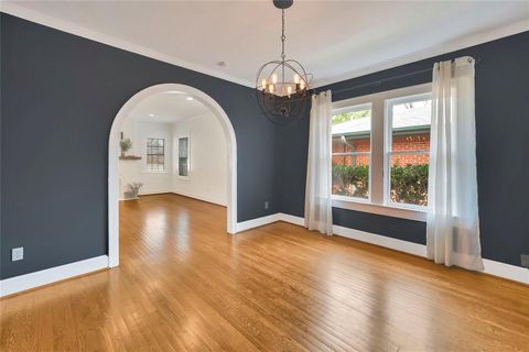 Tiny photo for 930 N Clinton Avenue, Dallas, TX 75208 (MLS # 21006692)