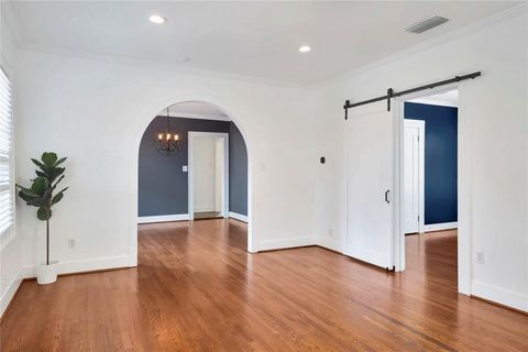 Tiny photo for 930 N Clinton Avenue, Dallas, TX 75208 (MLS # 21006692)