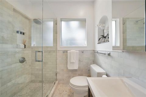 Tiny photo for 930 N Clinton Avenue, Dallas, TX 75208 (MLS # 21006692)