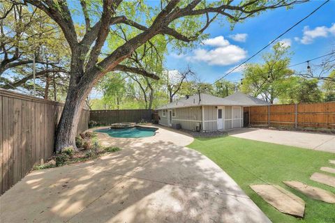 Tiny photo for 930 N Clinton Avenue, Dallas, TX 75208 (MLS # 21006692)
