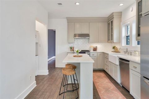 Tiny photo for 930 N Clinton Avenue, Dallas, TX 75208 (MLS # 21006692)