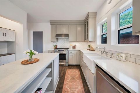 Tiny photo for 930 N Clinton Avenue, Dallas, TX 75208 (MLS # 21006692)