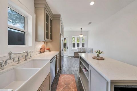 Tiny photo for 930 N Clinton Avenue, Dallas, TX 75208 (MLS # 21006692)