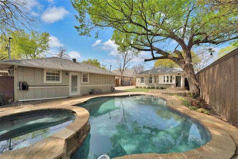 Tiny photo for 930 N Clinton Avenue, Dallas, TX 75208 (MLS # 21006692)