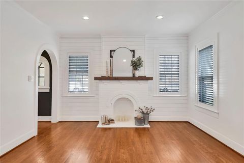 Tiny photo for 930 N Clinton Avenue, Dallas, TX 75208 (MLS # 21006692)