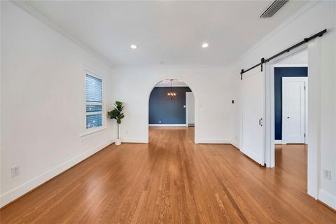 Tiny photo for 930 N Clinton Avenue, Dallas, TX 75208 (MLS # 21006692)