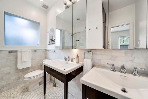 Tiny photo for 930 N Clinton Avenue, Dallas, TX 75208 (MLS # 21006692)