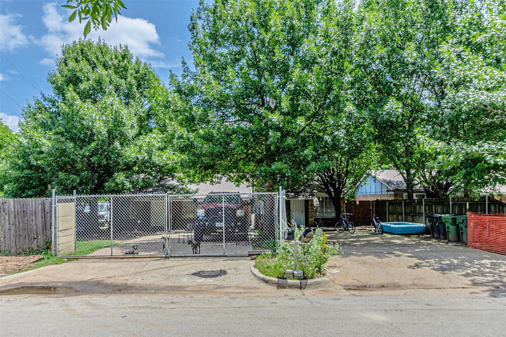 605 N Pecan Street A and B
