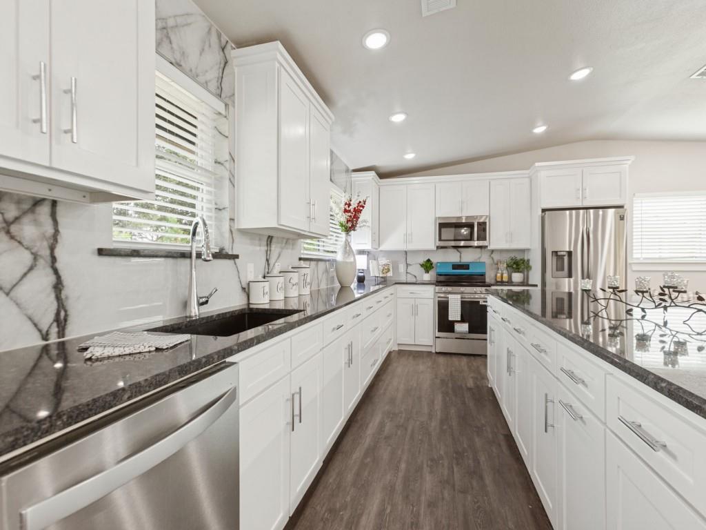 407 Pleasant Valley Lane