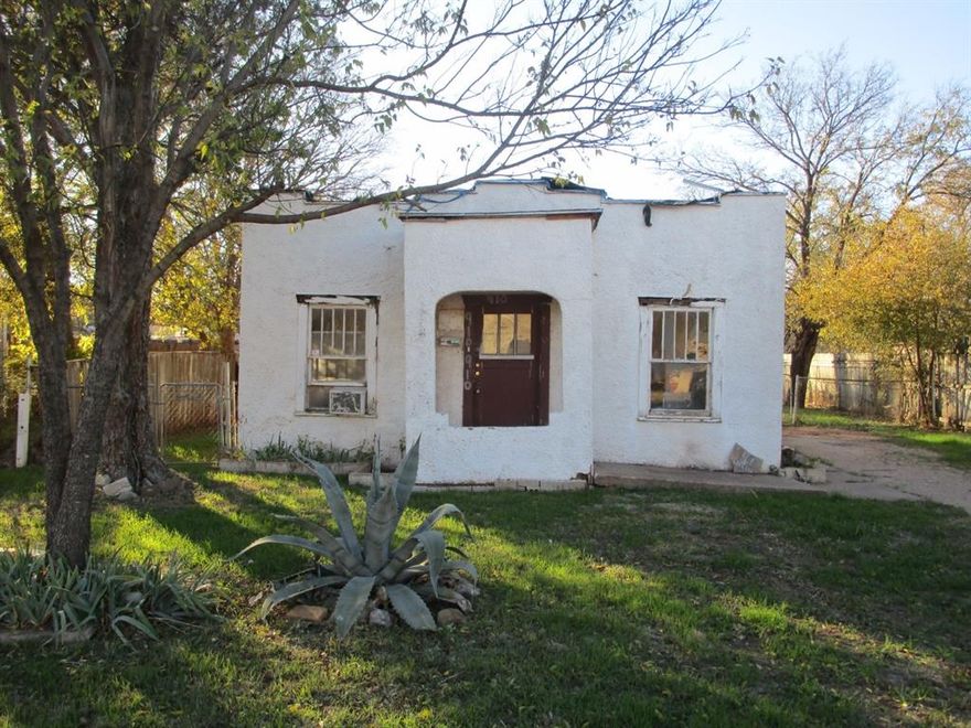 Welcome to 910 S. Willis Abilene, TX. Located in the heart of Abilene, this house is ready for your next project. Exterior features partial fenced yard with shed. House needs repairs including a new roof. Schedule your showing today.