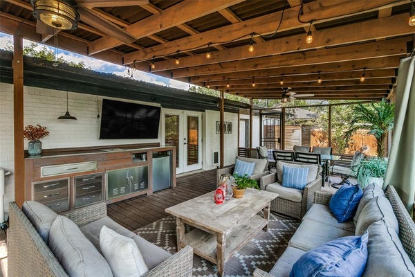 3817 SPRINGBRANCH DR, BENBROOK, TX 76116 - Image df32a16e4db77427f7988eeebcf7a42d/414037805