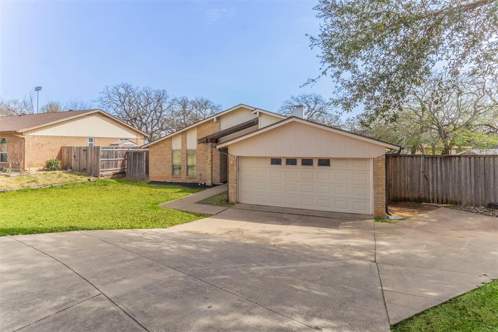3704 Wisteria Lane