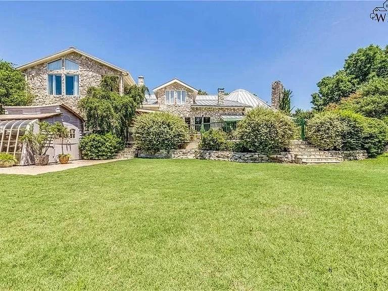 El Ranchero Country Estates - Residential