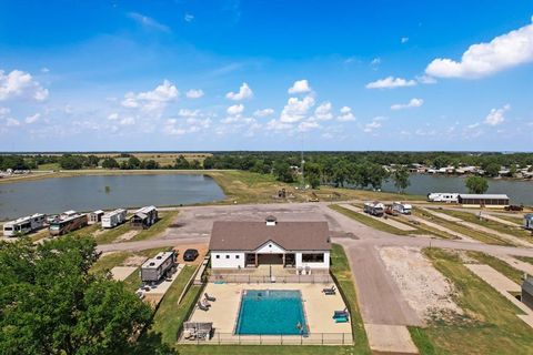 A home in Kerens