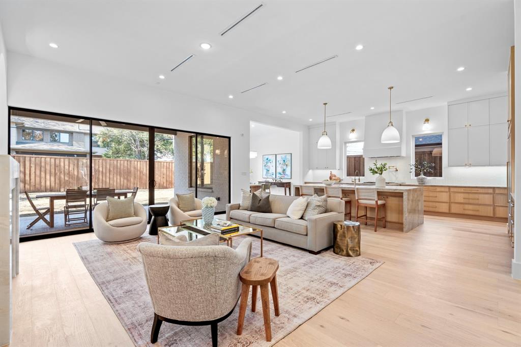 Wilshire Summit - Residential