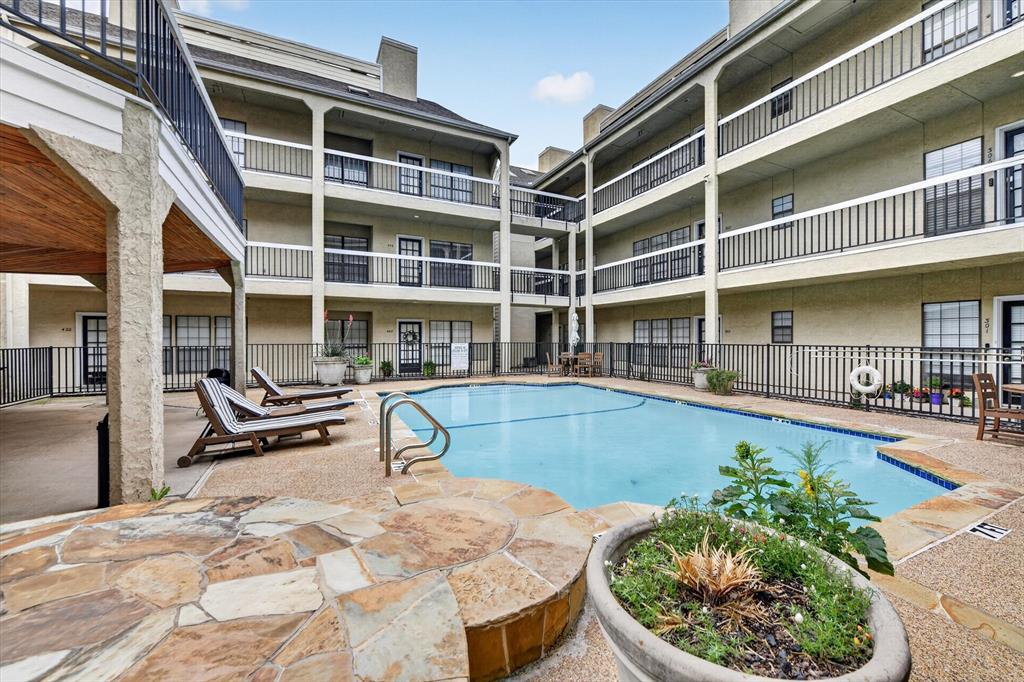 Lovers Lane Condos Ph 01 04 - Residential