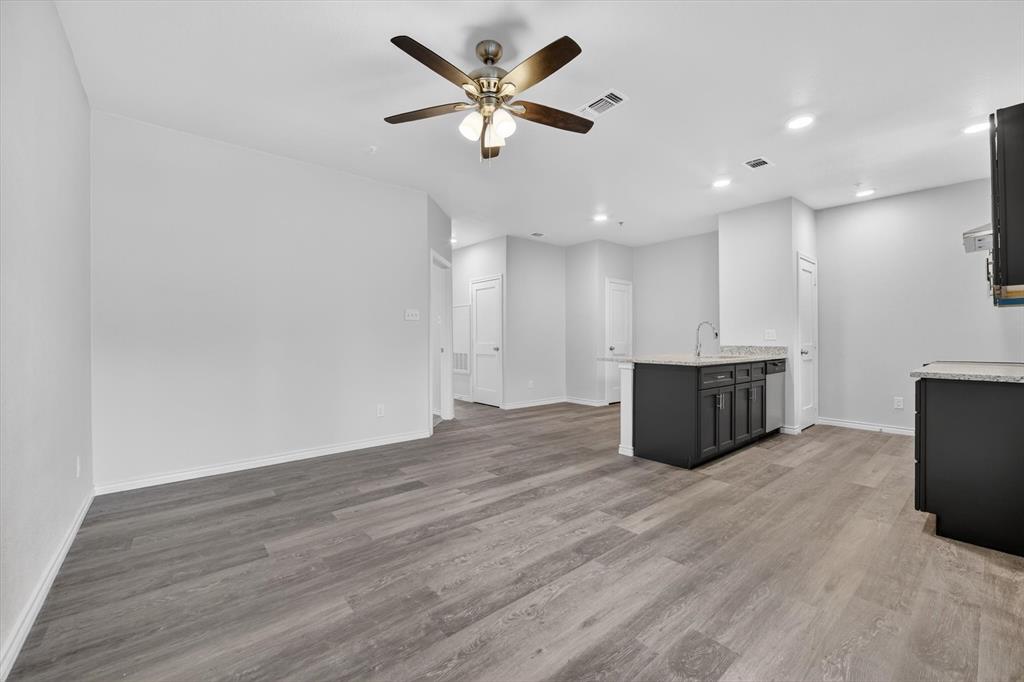 Lovers Lane Condos Ph 01 04 - Residential