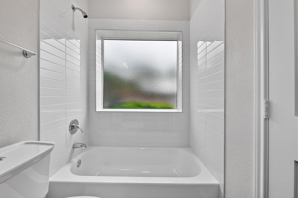 Lovers Lane Condos Ph 01 04 - Residential