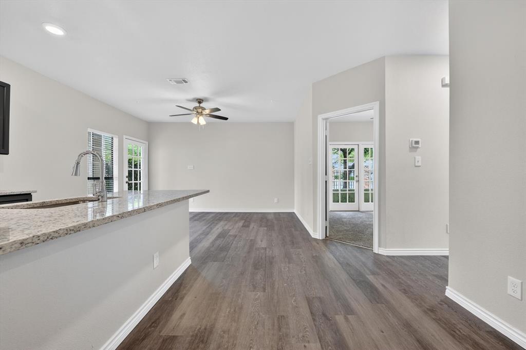 Lovers Lane Condos Ph 01 04 - Residential
