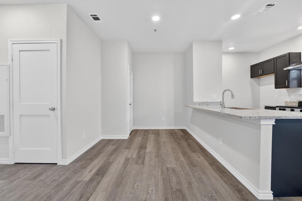 Lovers Lane Condos Ph 01 04 - Residential
