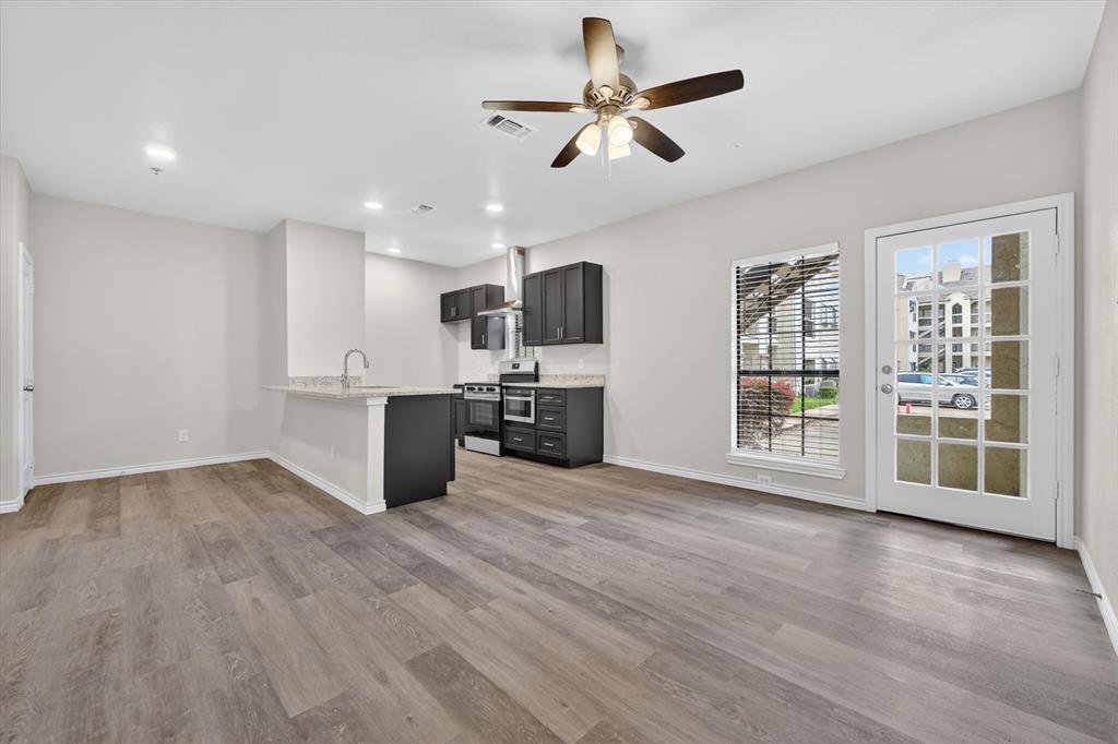 Lovers Lane Condos Ph 01 04 - Residential
