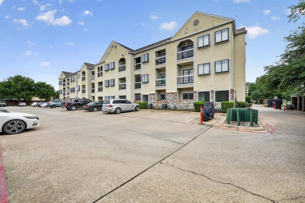 Lovers Lane Condos Ph 01 04 - Residential