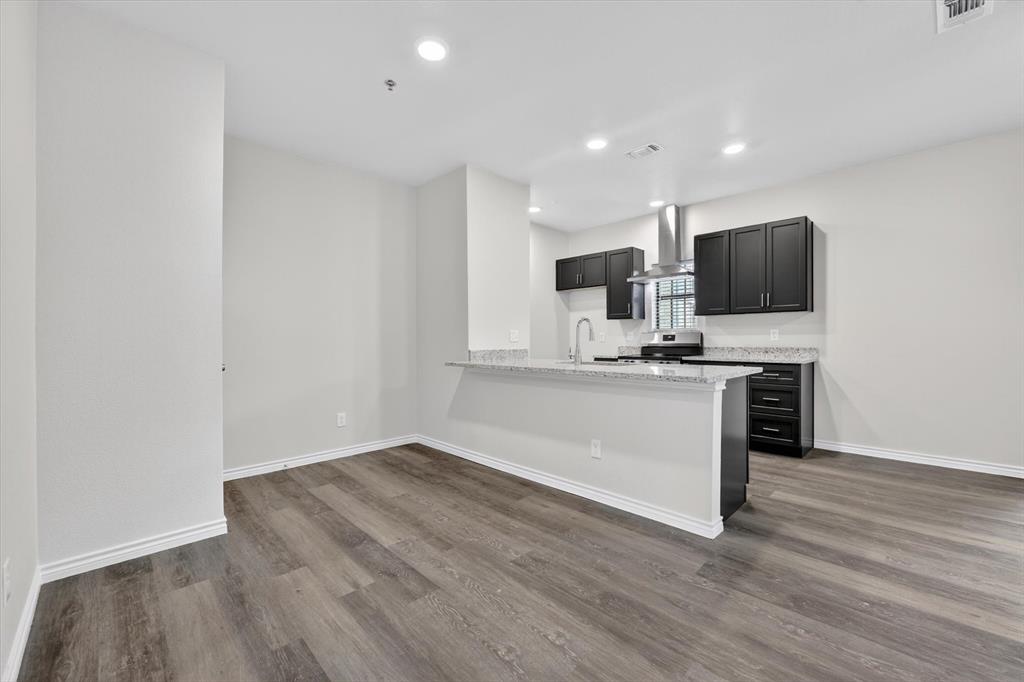 Lovers Lane Condos Ph 01 04 - Residential
