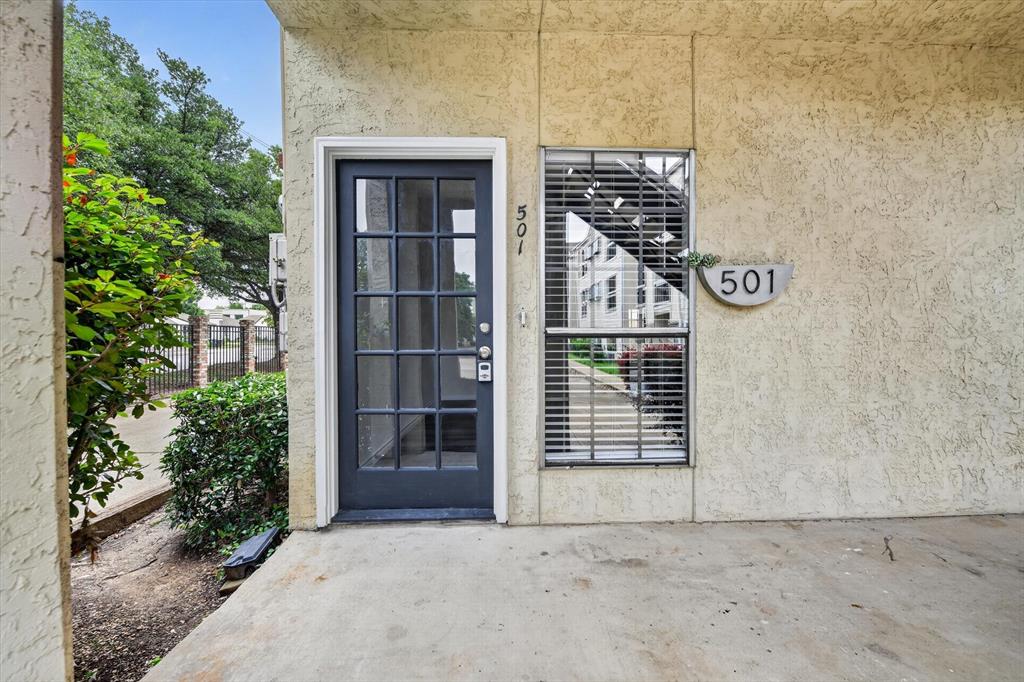 Lovers Lane Condos Ph 01 04 - Residential