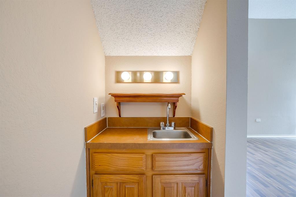 Ridgmar Crossroads Condo - Residential