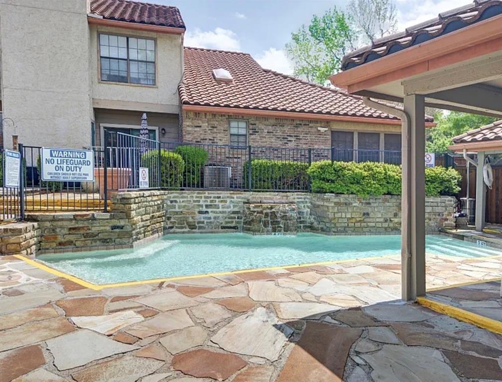 Ridgmar Crossroads Condo - Residential