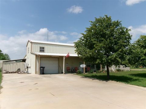 Photo of 430 Waterfront Row, Quitman, TX 75783 (MLS # 21239353)