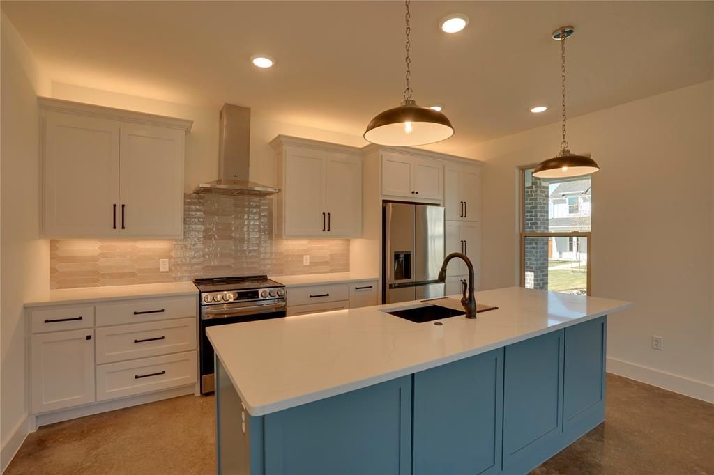 Photo of 211 Cardinal Woods Court, Granbury, TX 76049 (MLS # 21174304)