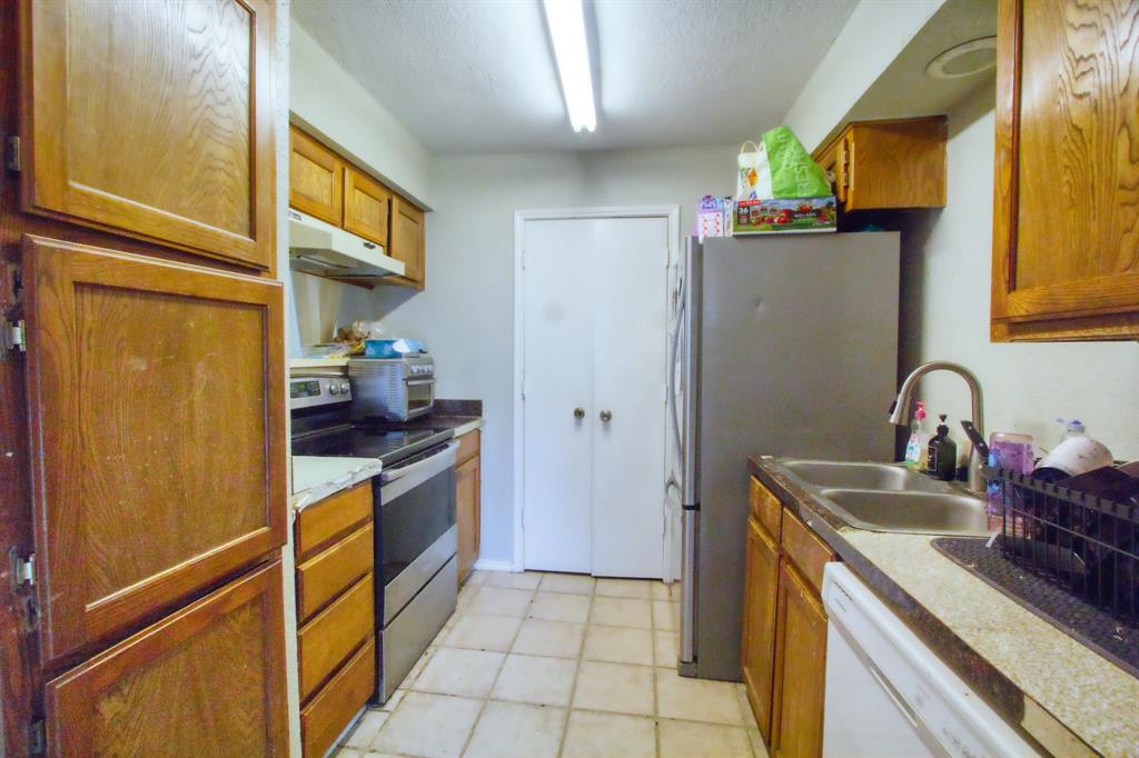 2400 Summer Place Drive