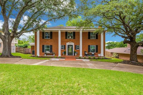 Photo of 207 Rockbrook Drive, Rockwall, TX 75087 (MLS # 21257516)