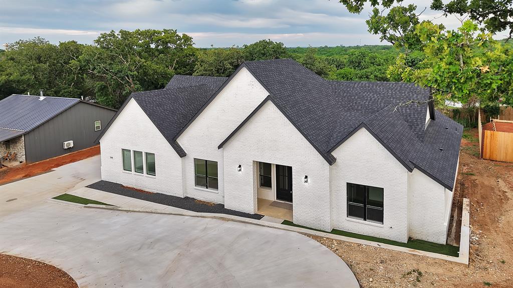 1405 Apache Court