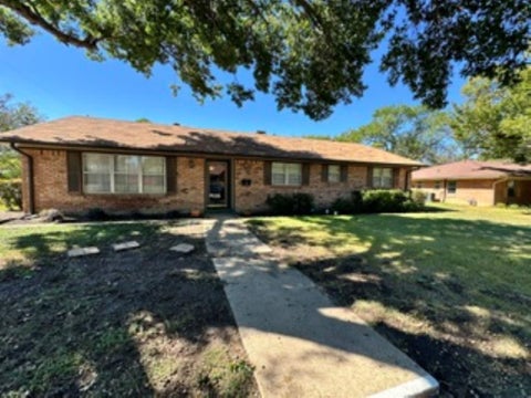 Photo of 1101 Hillcrest ST, Denton, TX 76201 (MLS # 21404143)